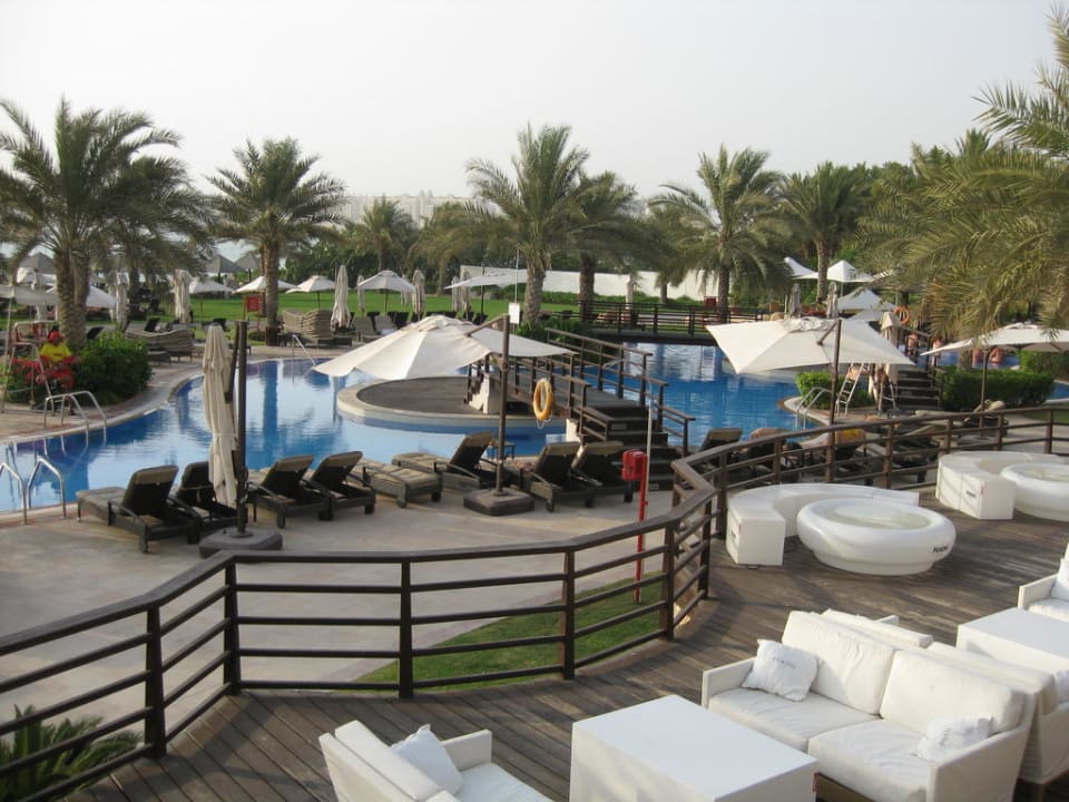 Ausblick über einen Teil vom Pool The Westin Dubai Mina Seyahi Beach Resort & Marina