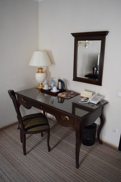 Schreibtisch in der Suite Hotel Reikartz Medievale Lvov