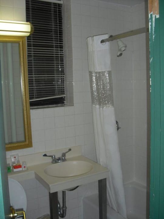 Bad in Room 520 Ramada by Wyndham Jersey City