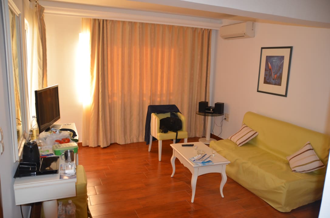 Zimmer Alexander Beach Hotel & Village Resort
