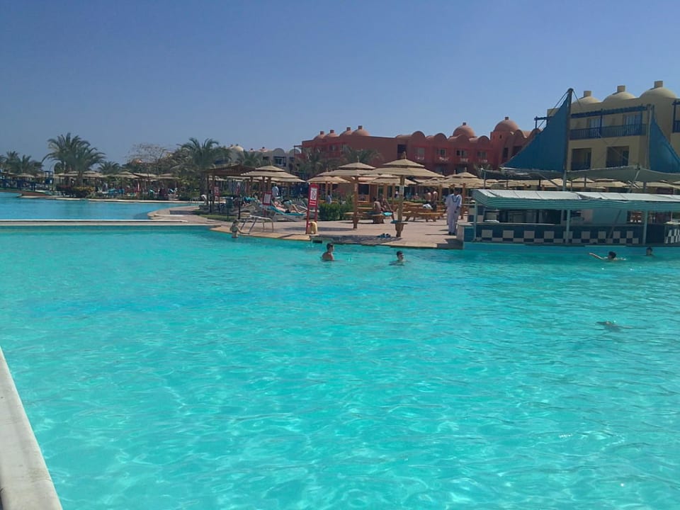 Бассейн Titanic Beach Spa & Aqua Park