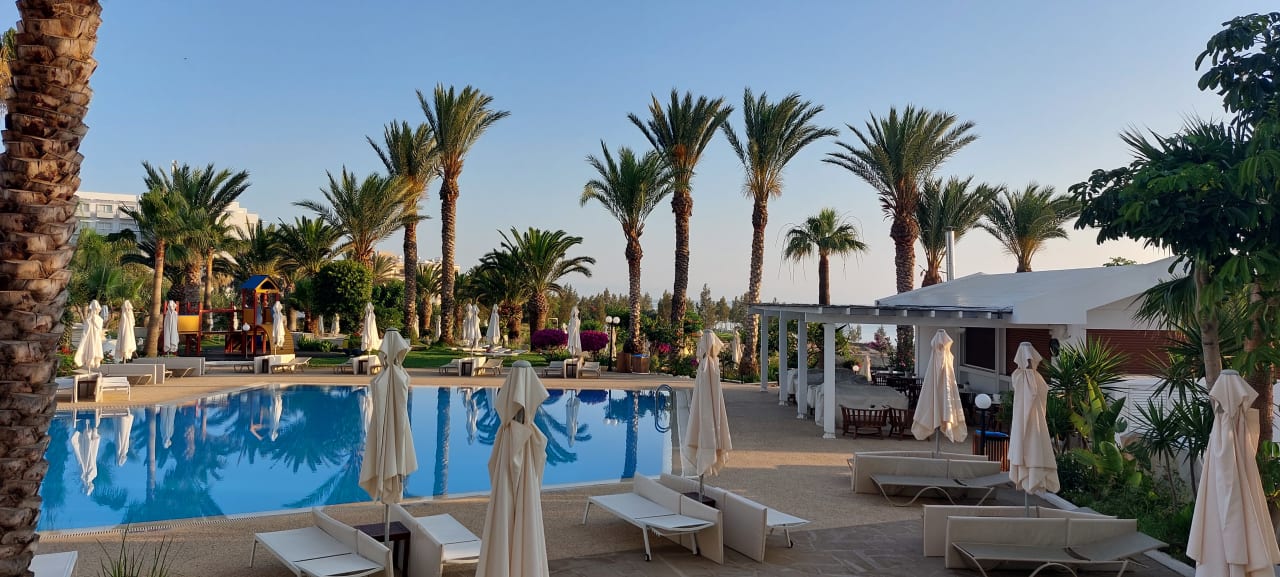 Pool Crystal Springs Beach Hotel