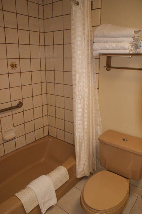 Bad, schlicht aber sauber Best Western Plus Yosemite Gateway Gasthof