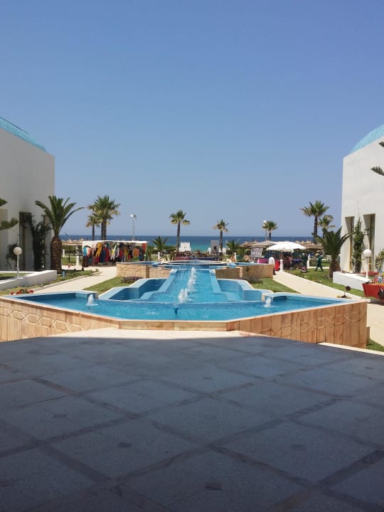 Springbrunnen mit Blick zum Meer Hotel Amir Palace