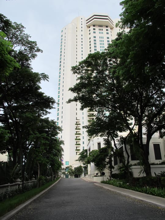 Hotel-Tower und Zufahrt Hotel The Peninsula Bangkok