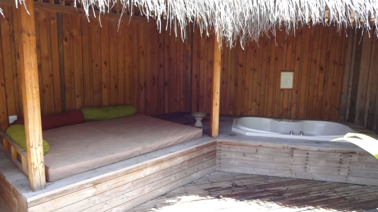 Jaccuzzi-Beach-Villa 129 Kuredu Island Resort & Spa