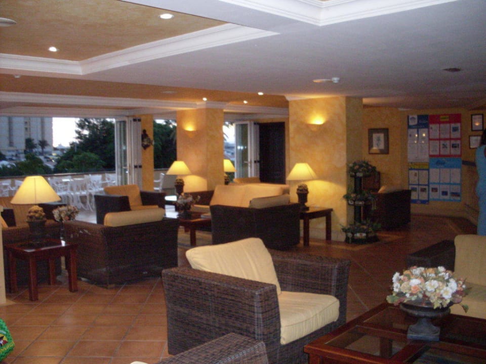 Gemütliche Sitzgruppen in der Lobby Ole Tropical Tenerife