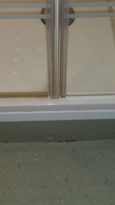 Einbaudusche ibis budget Zürich Airport