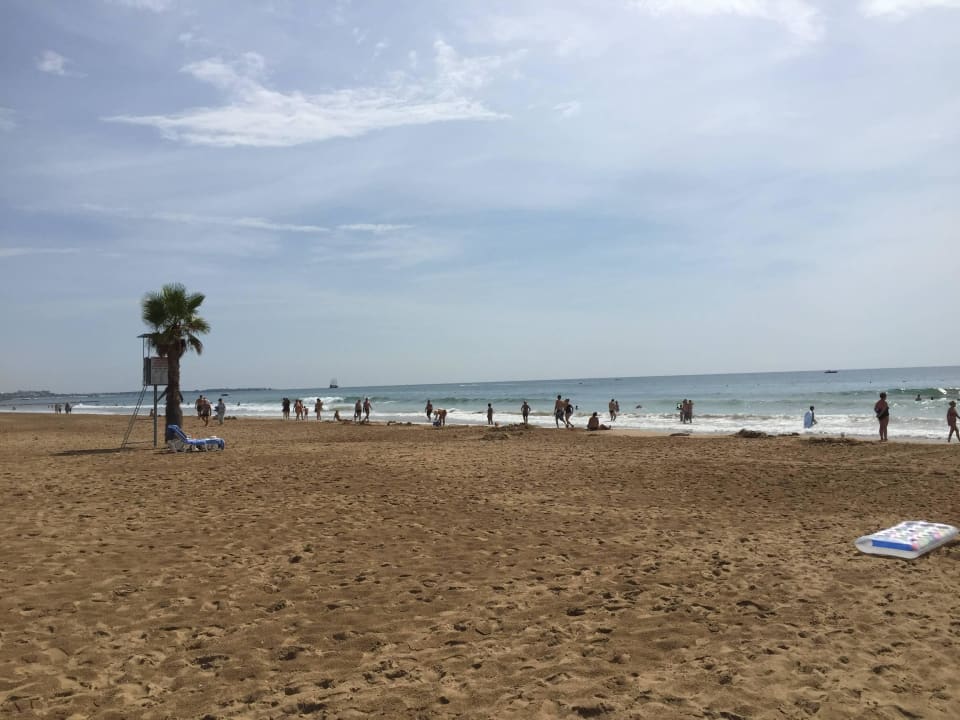 Weitläufiger Sandstrand Club Grand Aqua