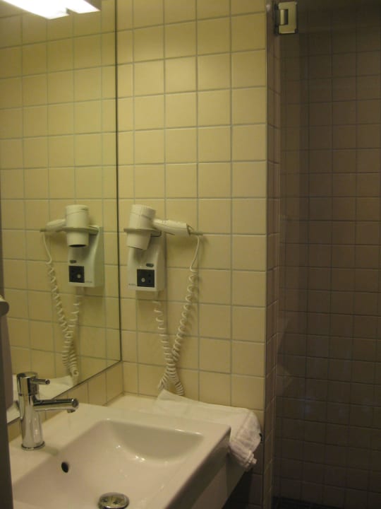 Bad Quality Hotel 33