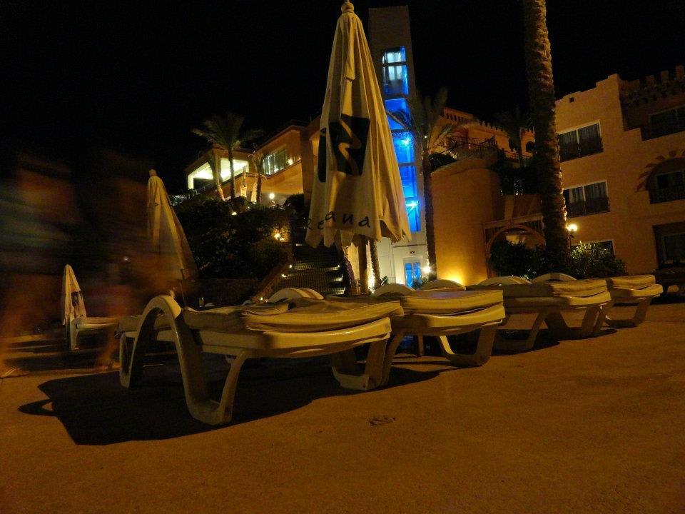 Widok na windę do restauracji Rehana Royal Beach Resort Aqua Park & Spa