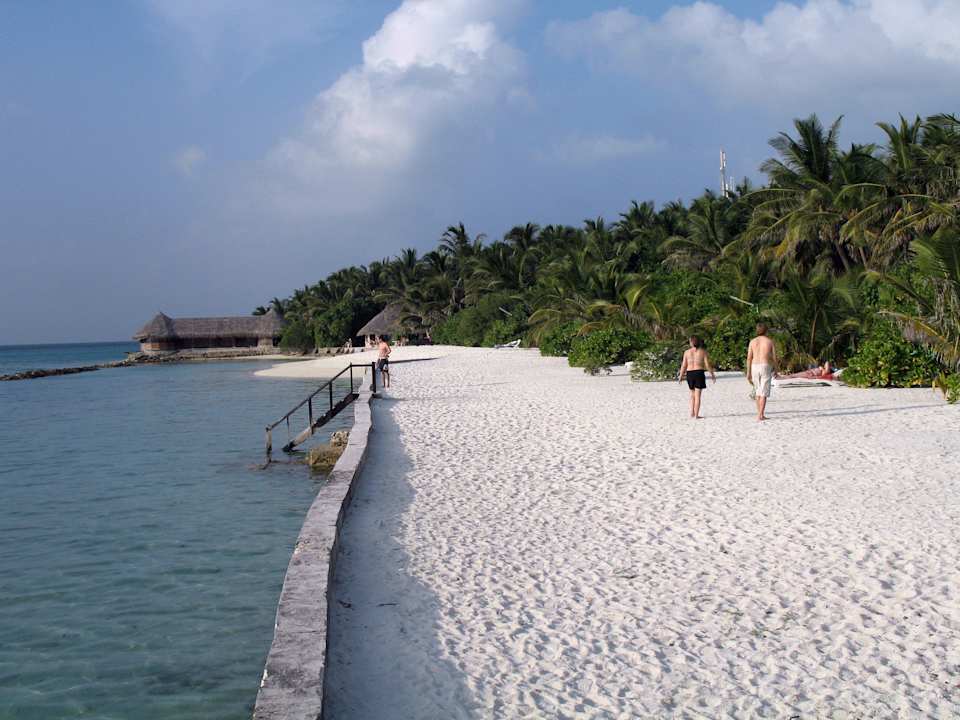 Strand mit Spa Bereich Summer Island Maldives