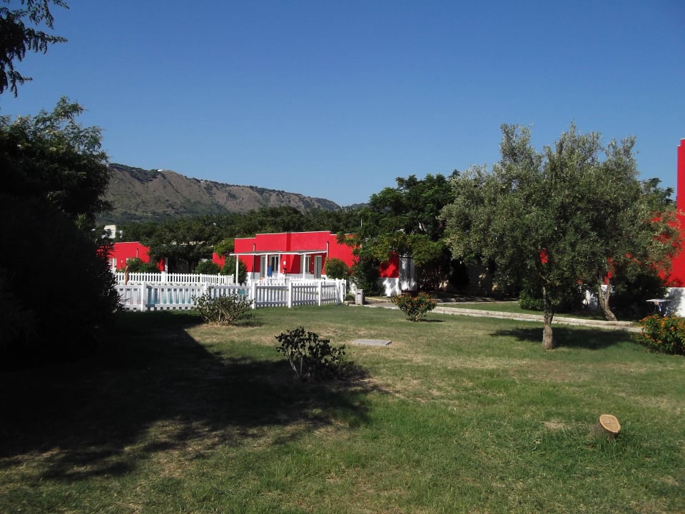 Blick von der neuen Terrassezum kl. Pool Club Esse Sunbeach