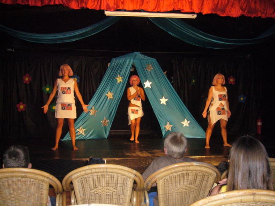 Abendshow im Theater allsun App.-Hotel Albatros