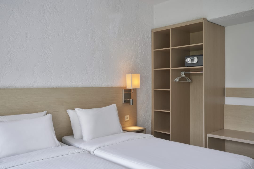 Zimmer The Apartments by Esperia