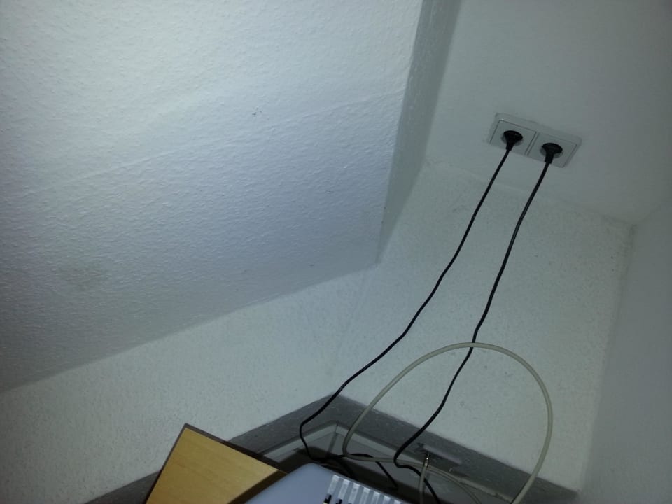 Steckdose hinter TV Hotel Mezzaluna