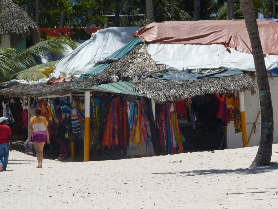 Basar vom Holel aus rechts gelegen Secrets Royal Beach Punta Cana - Adults only