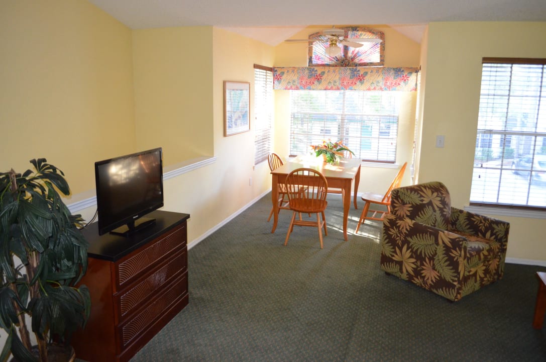 Wohnzimmer mit Blik auf Esstisch Oak Plantation Resort