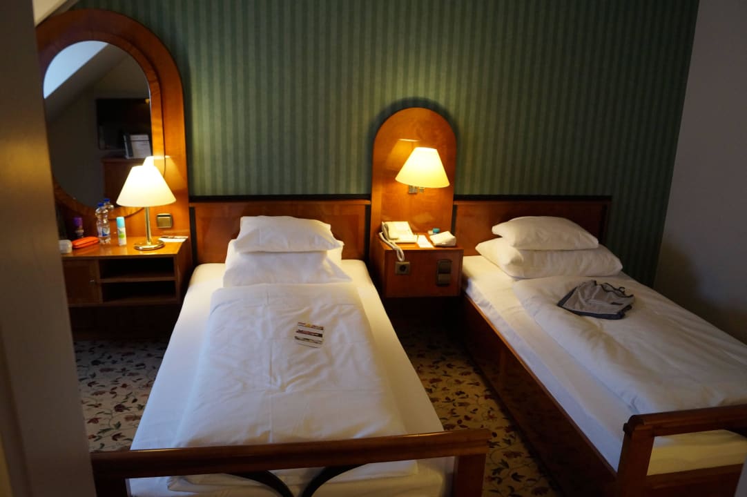 2 Bett Zimmer unterm Dach Mercure Grand Hotel Biedermeier