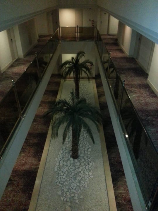 Blicke aus der 3ten Etage nach unten in den Flur Adalya Resort & Spa - Adults Only