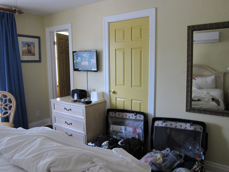 Bad und Schranktür Hotel Hollander St. Petersburg