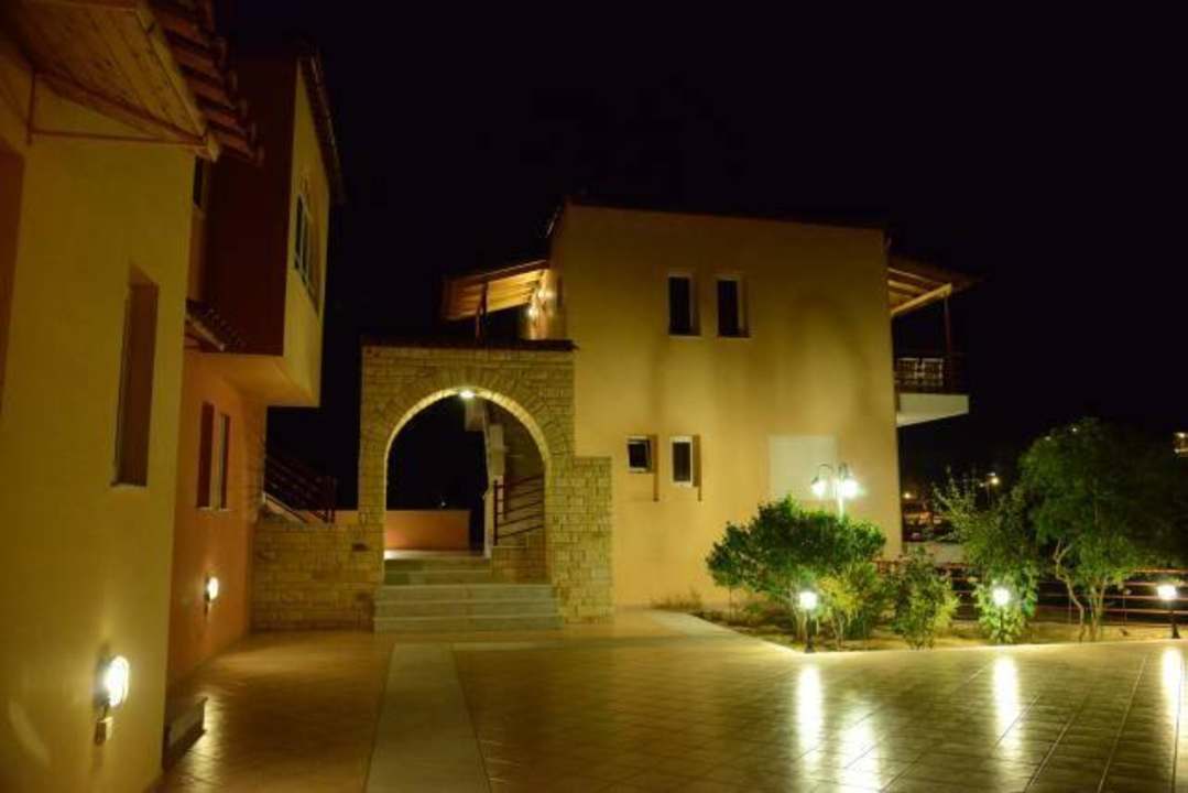 Night View Hotel Maria's Filoxenia Suites