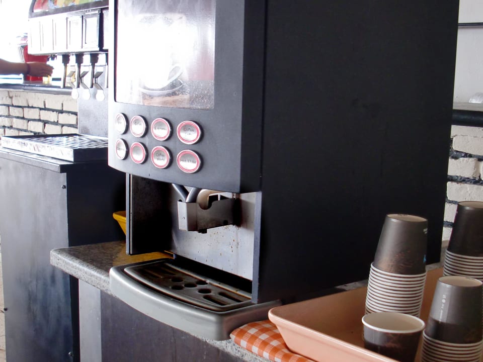 Nicht ein mal gereinigt: ekelige Kaffeemschine Side Alegria Hotel & Spa - Adults only +16