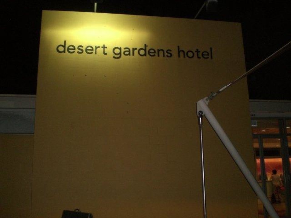 Auffahrt Hotel Desert Gardens
