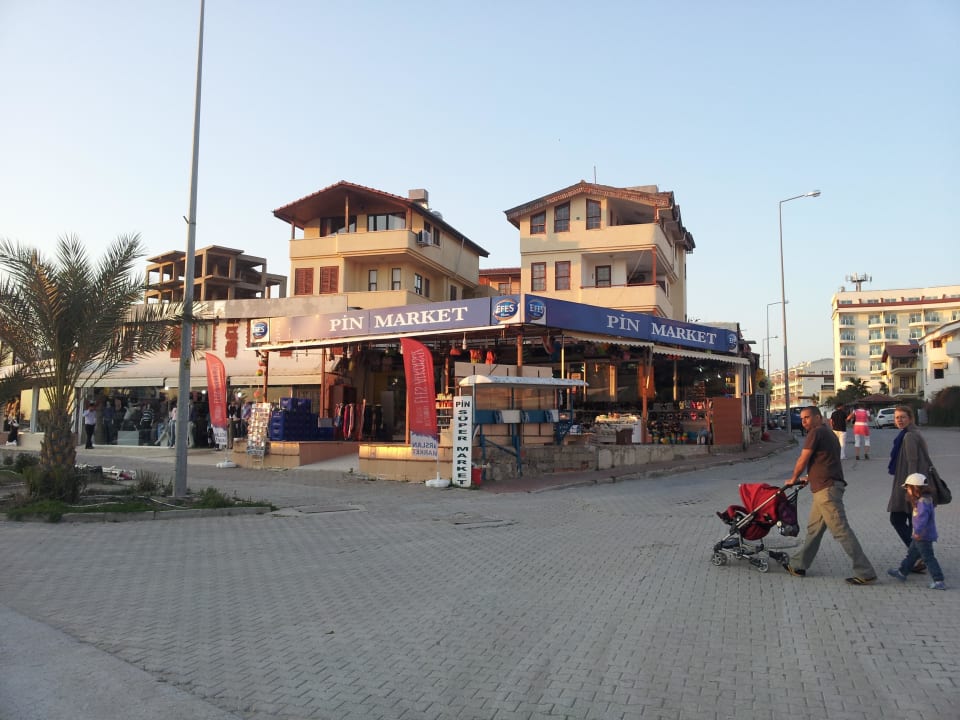 Markt gegenüber vom Hotel.  Side Alegria Hotel & Spa - Adults only +16