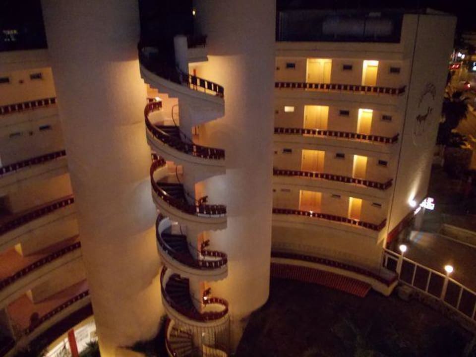 Ausblick FKK Dachterrasse Hotel Rondo bei Nacht HL Miraflor Suites Hotel