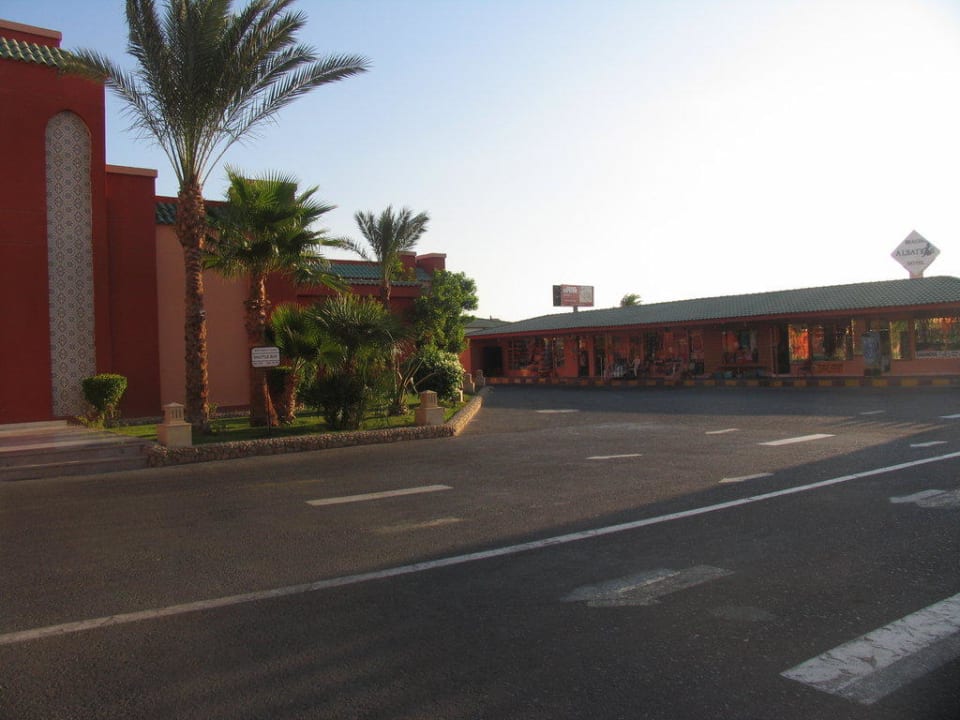 Vor dem Hotel Pickalbatros Aqua Park Resort - Hurghada
