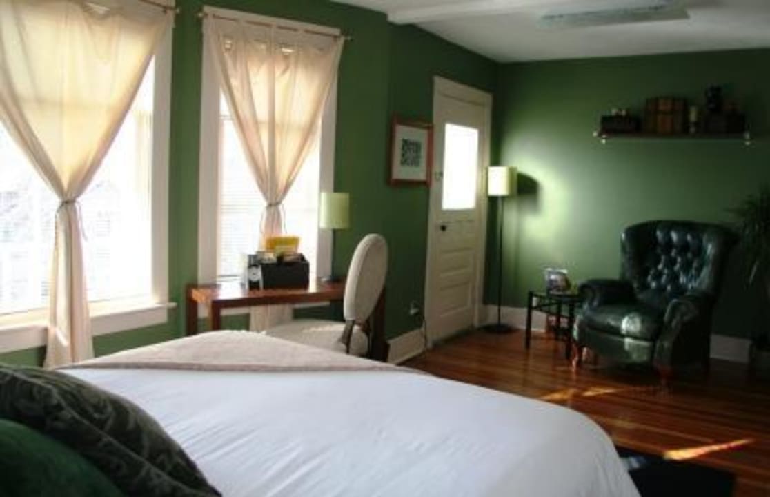 Forest Room River Wynde Executive Bed and Breakfast