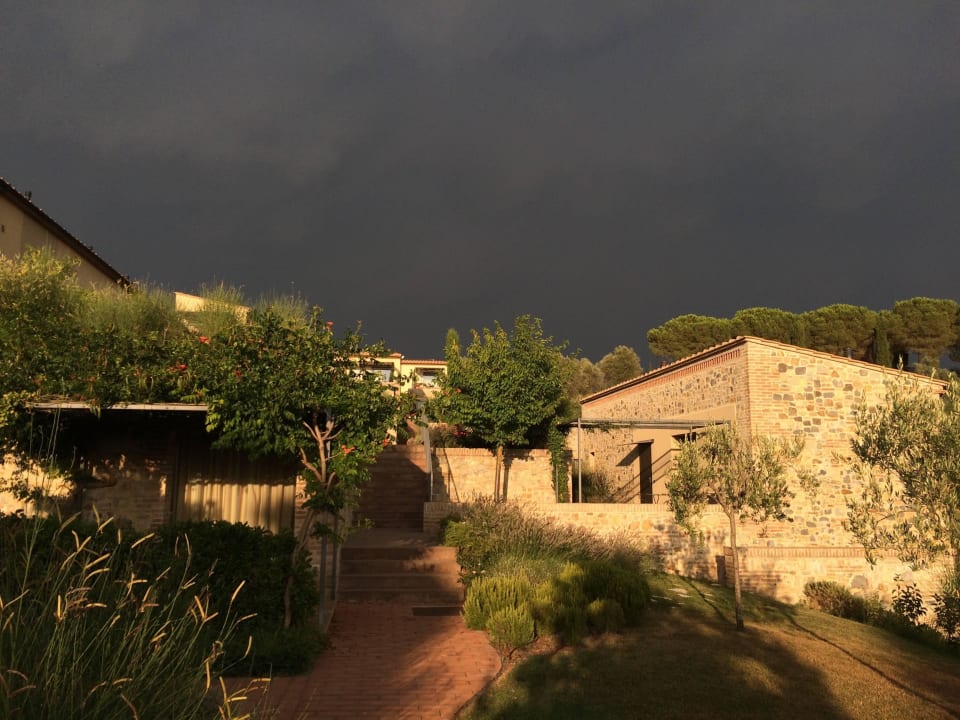 Gewitterstimmung Blick auf  neuen errichteten Teil Hapimag Resort Tonda