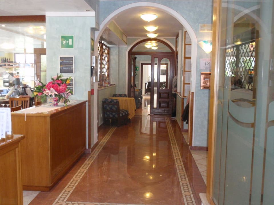 Lobby / Eingang Villa Dirce