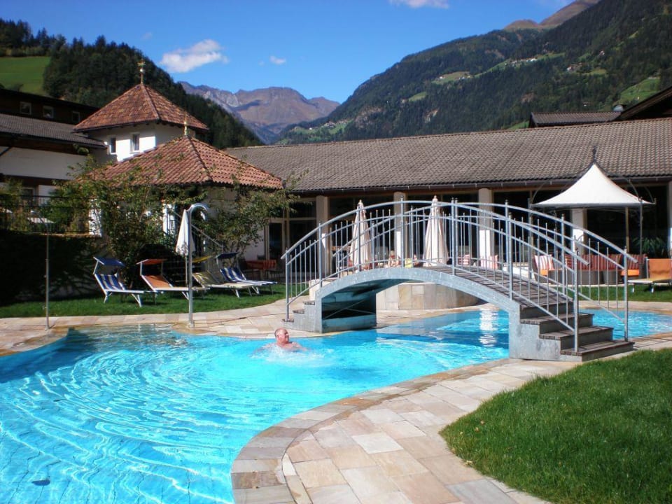 geniale Aussicht vom Pool STROBLHOF Active Family SPA Resort