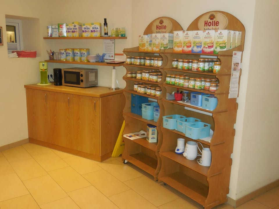 Das Baby Buffet. Flalschennahrung in allen Geschmacksrichtun Familienhotel Ebbinghof