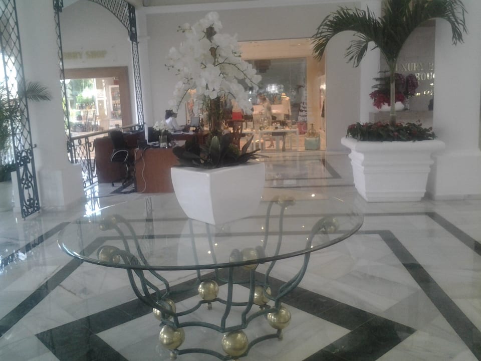 Schöne Deko Bahia Principe Luxury Bouganville