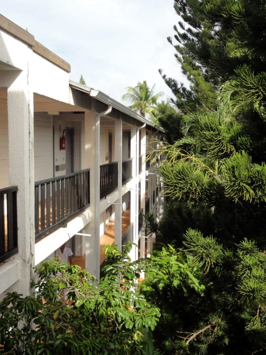 Innenhöfe der Hotelgebäude La Creole Beach Hotel & Spa