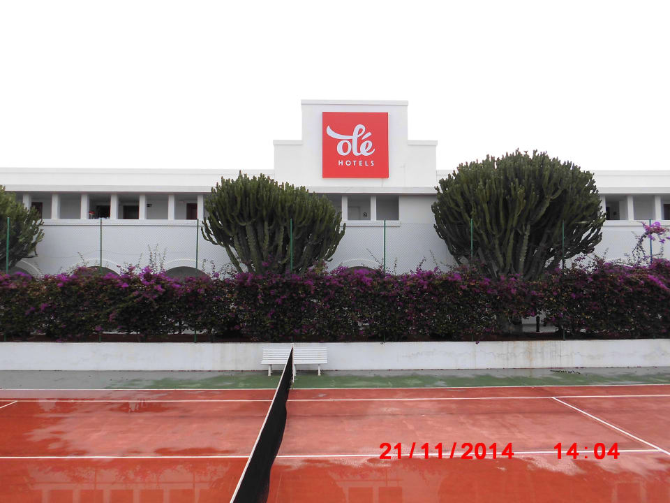 Vista sulle camere dal campo tennis Relaxia Olivina