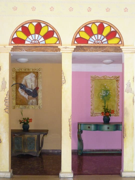 Eingang zu den Toiletten der Lobby und Showtheater Hotel Playa Pesquero