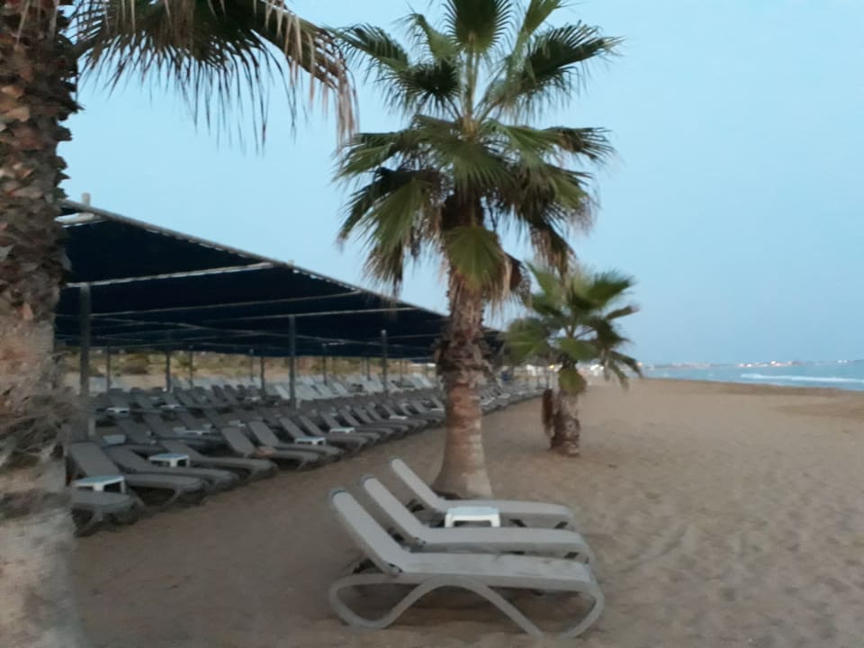 Strand Club Grand Side