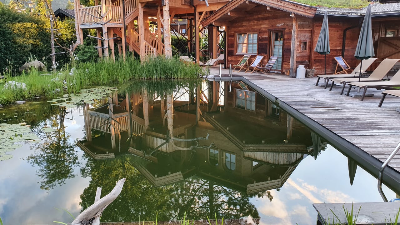 Pool FLORA - Das kleine Gartenhotel