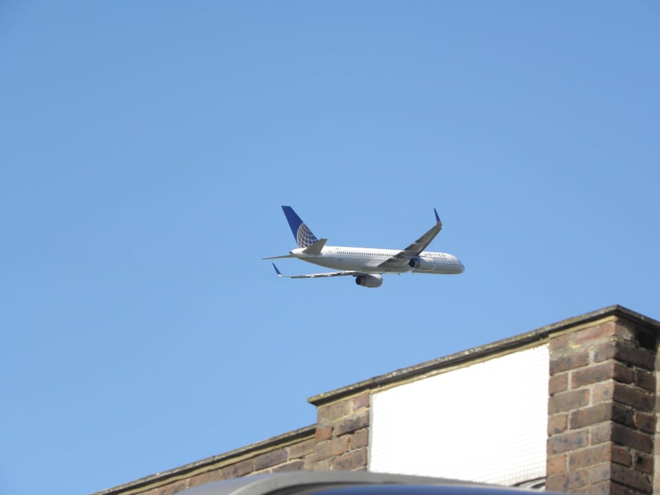 Flugverkehr direkt neben dem Hotel Hotel Thistle London Heathrow