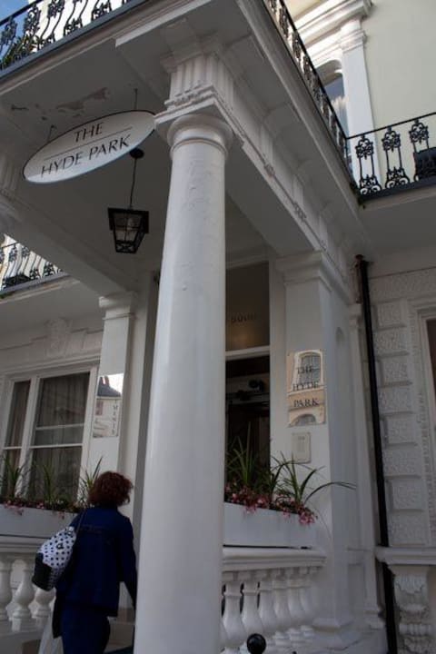 Eingang The Royale Chulan Hyde Park Hotel