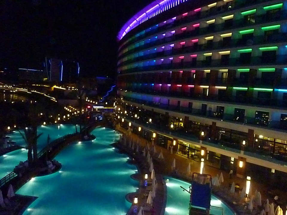 Poolanlage am Abend Granada Luxury Okurcalar