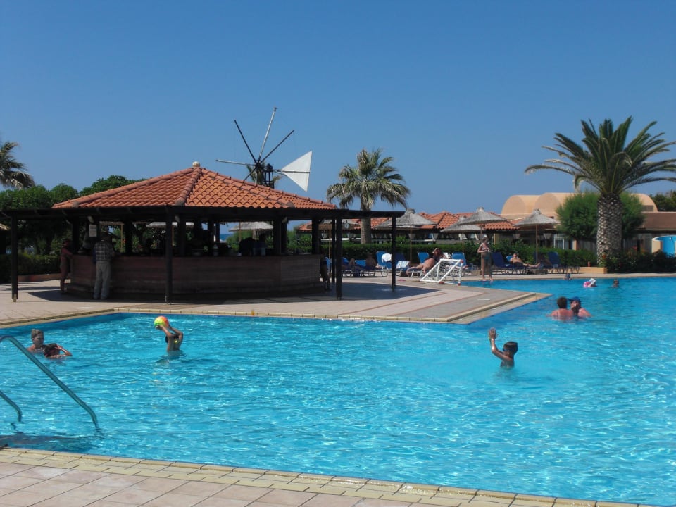 Pool mit Poolbar Anissa Beach & Village