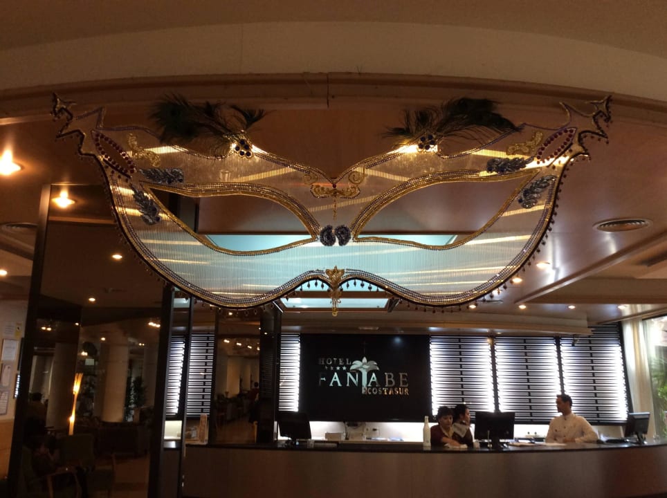 Karnevalsdeko an der Rezeption GF FANABE