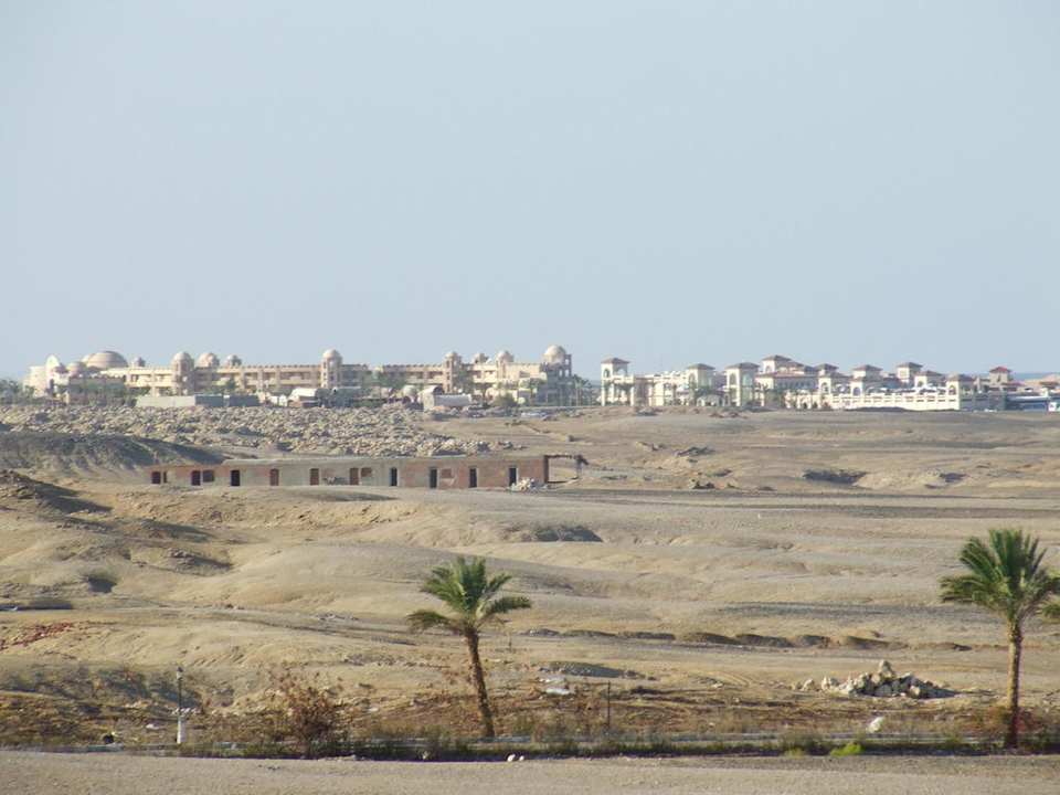 Blick zum nächsten Hotel Sentido Akassia Beach