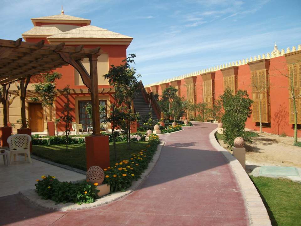 Weg zu unserem Zimmer Pickalbatros Alf Leila Wa Leila Resort - Neverland Hurghada