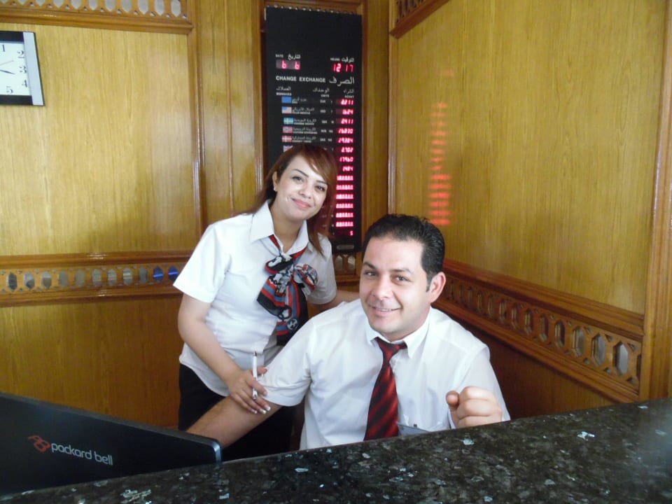 Unsere gutgelauten an der reption Hotel Nesrine
